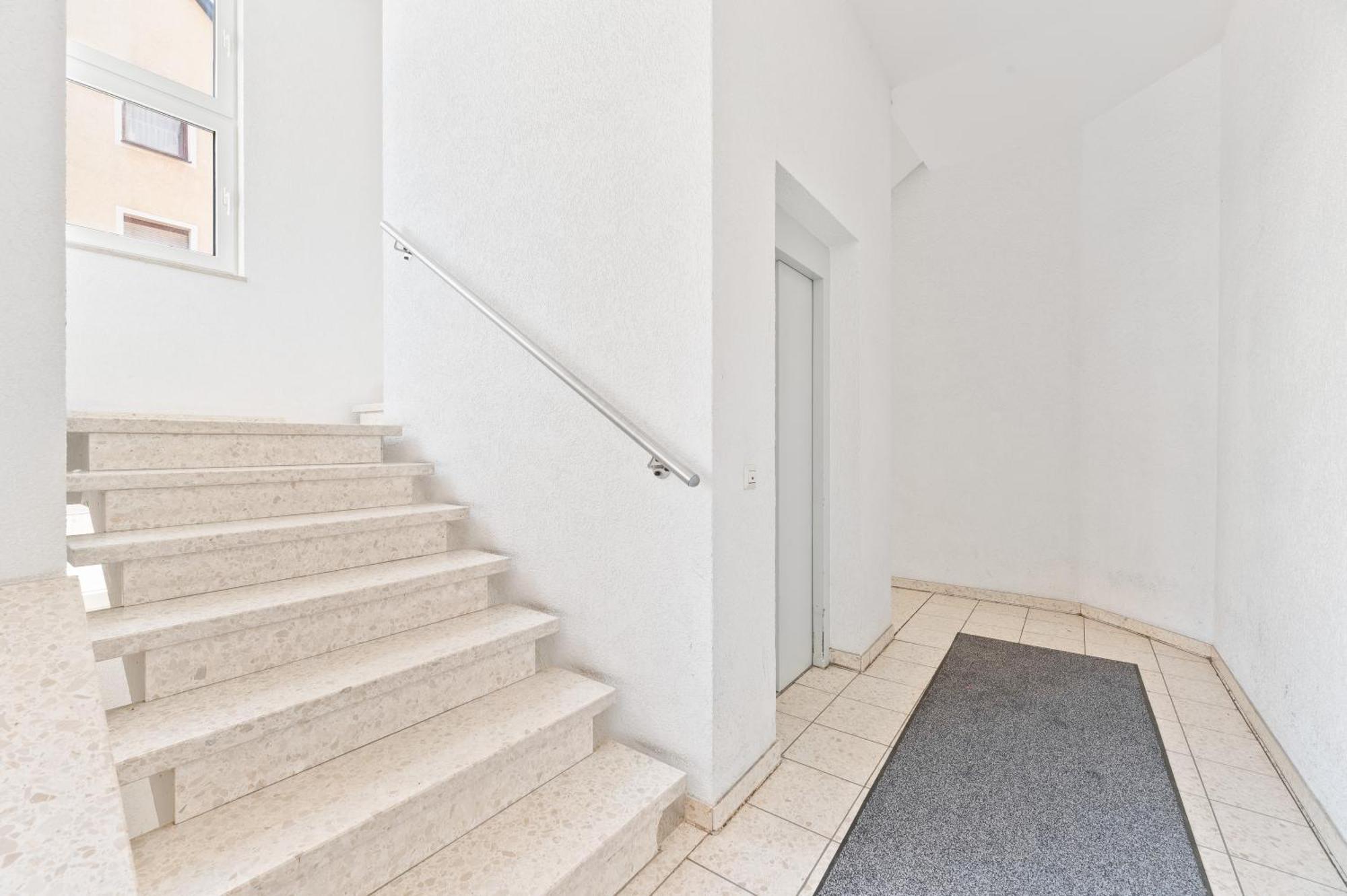 Helle Zentrumsnahe Familienfreundliche Ferienwohnung Fellbach Eksteriør bilde